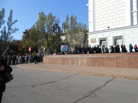 В Донецке началась церемония прощания с Героем ДНР, полковником Арсеном Павловым