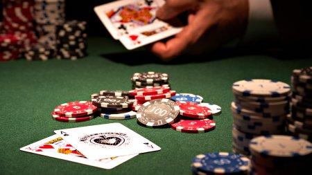 Луценко предложил легализовать казино в элитных гостиницах