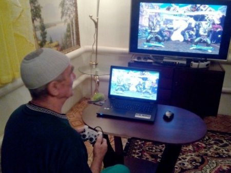 Пожилой уфимец готовится к участию в кибер-турнире среди геймеров