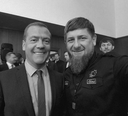 Рамзан Кадыров сделал селфи с Дмитрием Медведевым