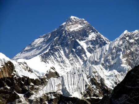 "Яндекс" показал первые в мире панорамы восхождения на Эверест
