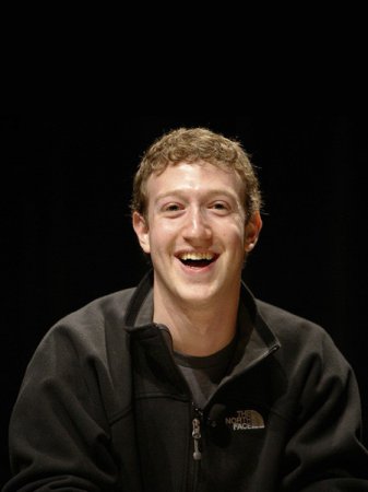 Цукерберг пообещал бороться с фейковыми новостями в Facebook