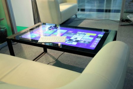 Microsoft разрабатывает интерактивный стол с проекционной системой