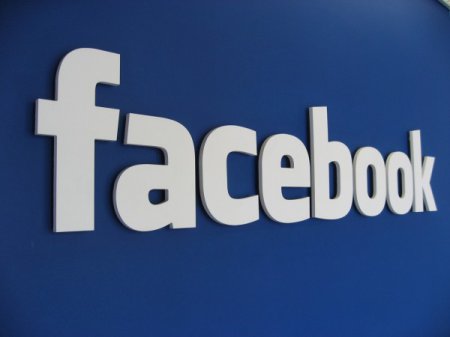 Пользователи Facebook участвуют во флеш-мобе по поиску имени своего телефона
