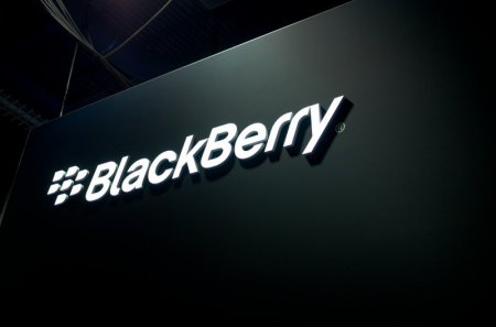 В соцсети появилось фото последнего клавиатурника от BlackBerry