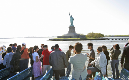 Пограничники проверяют соцсети туристов при въезде в США
