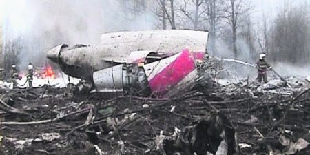 Польша потребовала у России записи переговоров из рухнувшего самолета президента Качиньского