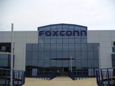 В компании Foxconn людей окончательно заменят роботы