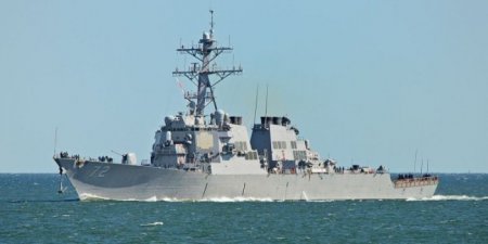 Американский корабль открыл огонь при сближении с иранскими катерами