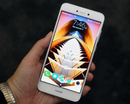 Huawei представила смартфон среднего уровня P8 Lite 2017