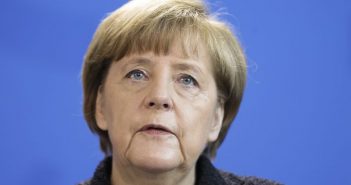 Меркель: Мы на постоянном контакте с Порошенко