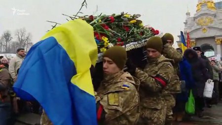 Гробы и стон на Майдане: в Киеве попрощались с убитыми под Авдеевкой карателями