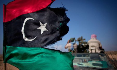 Кто залез своими лапами в Ливию