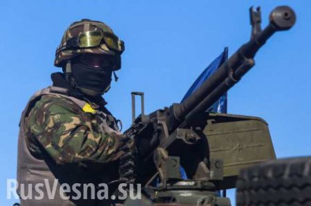 Украинские военные обстреляли автомобили с персоналом ДФС во время его эвакуации