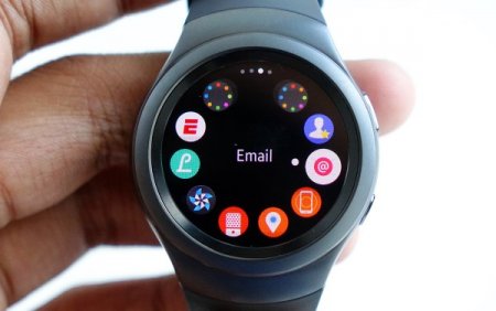 Samsung выпустит смарт-часы со встроенным дисплеем