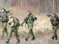 Эстонские военные переселились в палатки, уступив казармы союзникам по НАТО ...