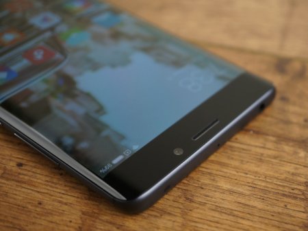 Xiaomi назвала стоимость Mi Note 2 с изогнутым дисплеем в России