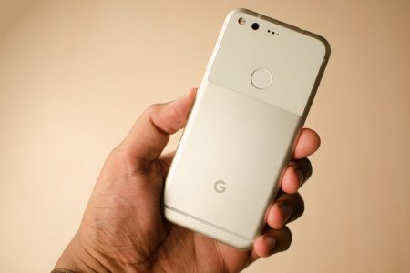 Google выпустит три смартфона в 2017 году