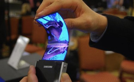 Samsung запатентовал новинку с "гнущимся" дисплеем