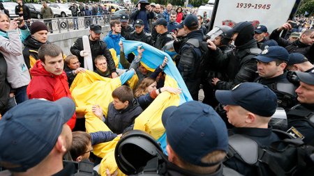 Кошмар на улице Мазепы: как радикалы срывали празднование 9 Мая на Украине