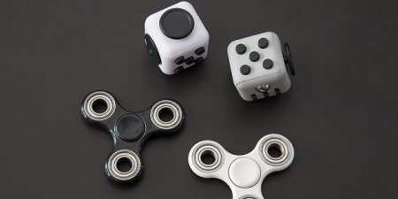 Игрушки Fidget Cube и Fidget Spinner помогут избавиться от стресса