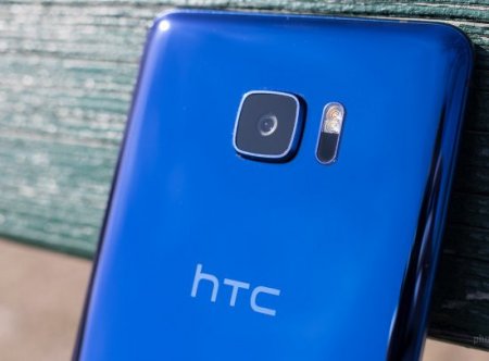 Смартфон HTC U 11 запечатлён на видео незадолго до анонса