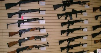 Аваков назвал препятствия для принятия закона о свободном обращении оружия