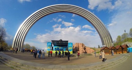 Вятрович: Мемориал украинских героев можно разместить на месте арки Дружбы народов