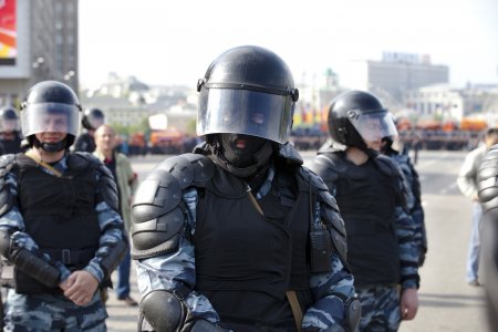 По факту нападения на омоновца в Москве возбуждено уголовное дело