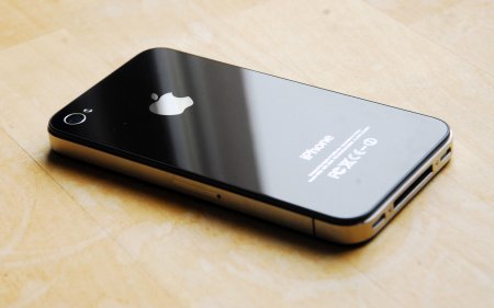 Американец собрал рабочий iPhone 4s за $50 из запчастей с китайских рынков