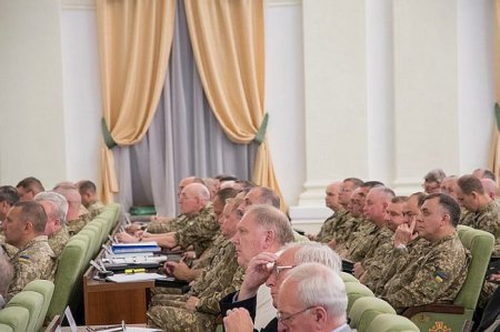 Муженко: российские дивизии на границе готовы идти на Винницу и Берлин