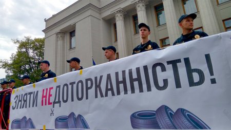 Неприкасаемые: как в Киеве пытаются лишить депутатов неприкосновенности