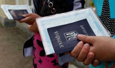 Российские паспорта «заходят» на Украину. Что стоит за этим
