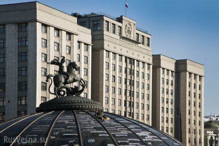 Госдума приняла обращение в связи с решением Польши о сносе памятников