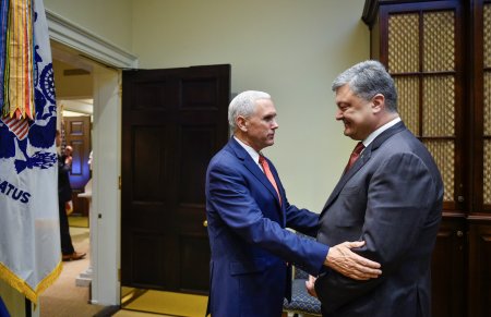 Порошенко платит: с начала года Украина потратила $300 000 на лоббирование своих интересов в конгрессе США