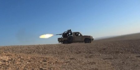 Сирийская армия при поддержке ВКС России окружила захваченный ИГ город Акер ...