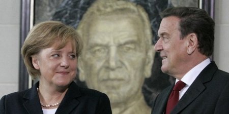 Меркель раскритиковала намерение Шредера войти в совет директоров 