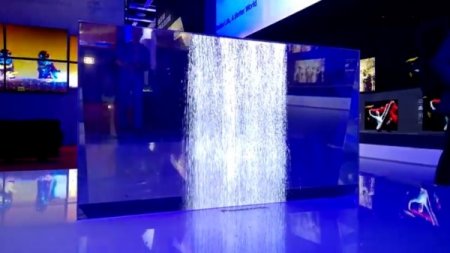 "Panasonic" представил прозрачный дисплей на выставке "IFA 2017"