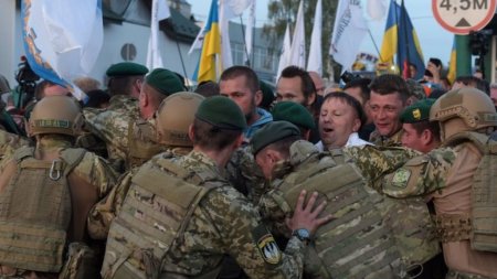 Ураган «Миша»: Киев пытается оправиться от удара, Львов торжествует