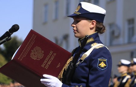 Будущие военные летчицы приняли присягу в Краснодаре