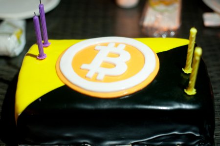 День рождения криптовалюты Bitcoin будет 18 декабря