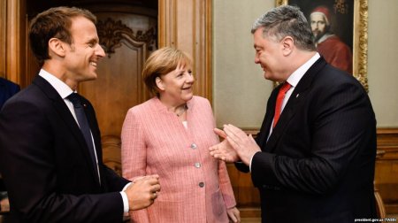 Меркель рассказала Путину о встрече с Порошенко и Макроном