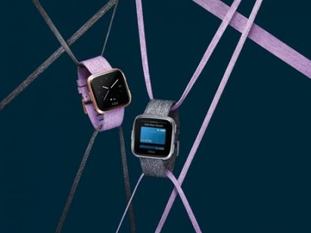 Эксперты сравнили «умные» часы Fitbit Versa и Apple Watch