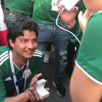 Мексиканец сделал предложение своей девушке после победы их сборной над Германией