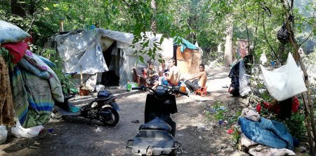 Полиция расследует действия Нацдружин в ромском лагере