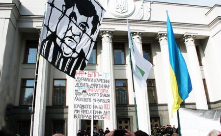 Украину сбивают с пути москали и попередники Порошенко