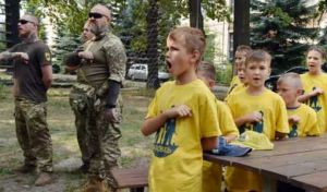 Школьная мода чудесная: как украинских детей готовят к войне с Россией