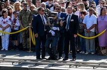 Появилось видео, как солдату стало плохо во время речи Порошенко
