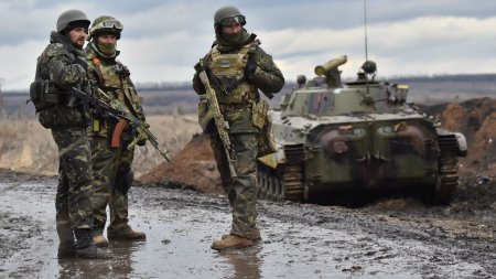 Украинская армия уничтожила медицинский "Урал" на юге ДНР