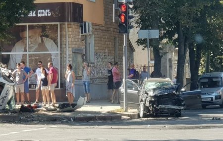 На Украине полицейская машина сбила пешеходов